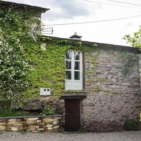 Casa De Flores / Lugo Holiday home A Pontenova