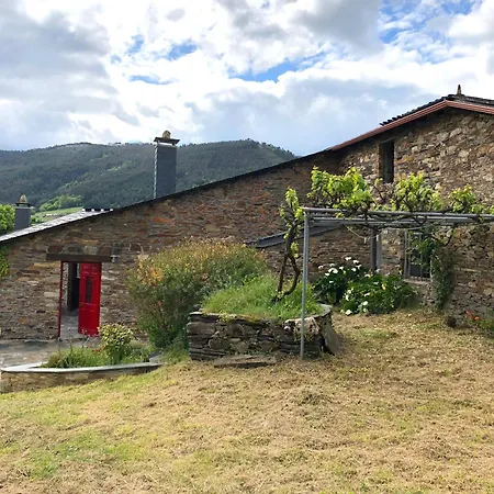 Holiday home Casa De Flores / Lugo A Pontenova