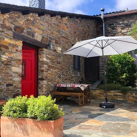 Casa De Flores / Lugo